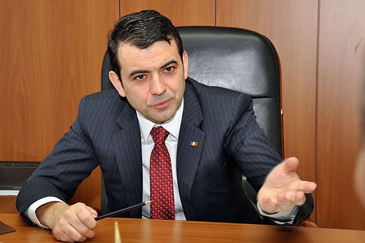 Прем'єр Молдови подав у відставку через скандал з дипломом про вищу освіту