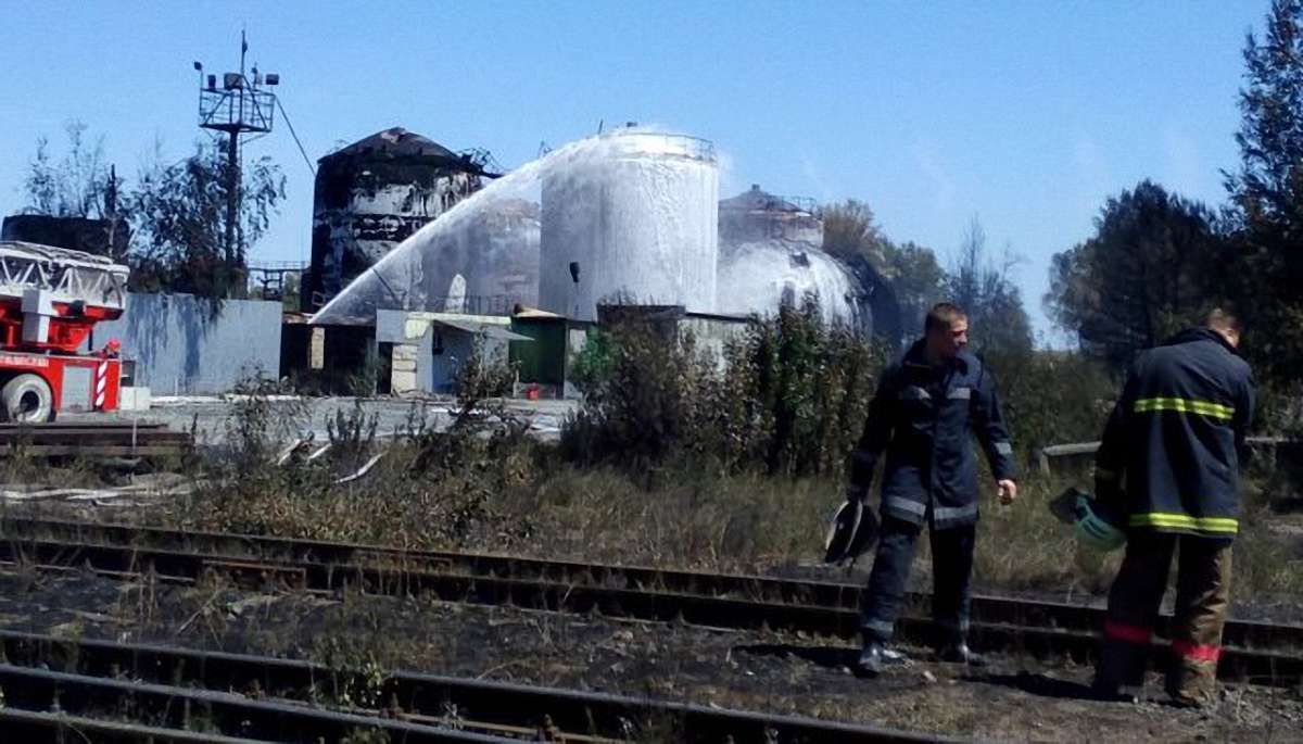Надзвичайники повністю ліквідували пожежу нафтобази у Васильківському районі