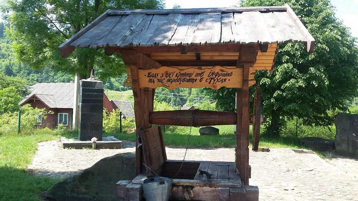 У Тухлі на Сколівщині невідомі викрали бронзовий бюст Івана Франка