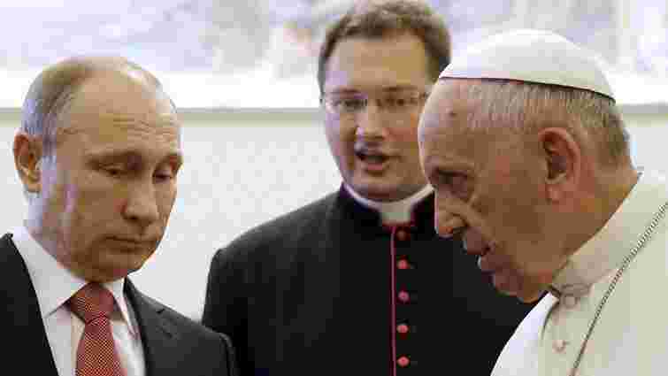 Єпископ УГКЦ пояснив, що означає подарований Папою Франциском медальйон для Путіна