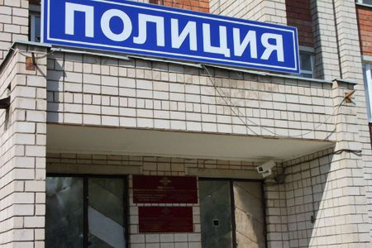 У Санкт-Петербурзі пограбували і спалили поліцейський відділок