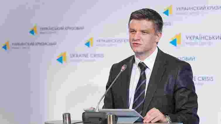 Співробітники українських міністерств отримуватимуть зарплату до €2 тис.