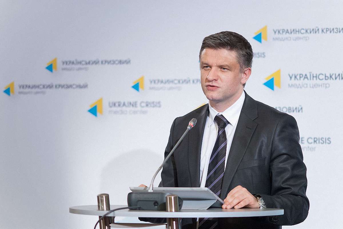 Співробітники українських міністерств отримуватимуть зарплату до €2 тис.