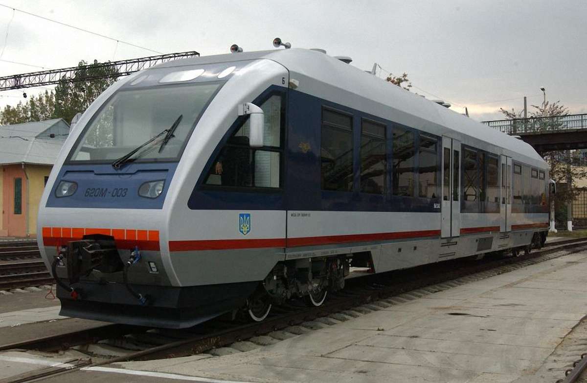 «Укрзалізниця» пропонує на неприбуткових маршрутах замість потягів пустити рейкобуси