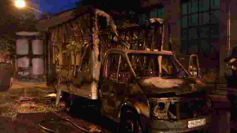 У Санкт-Петербурзі спалили машину агітаторів за ДНР і ЛНР