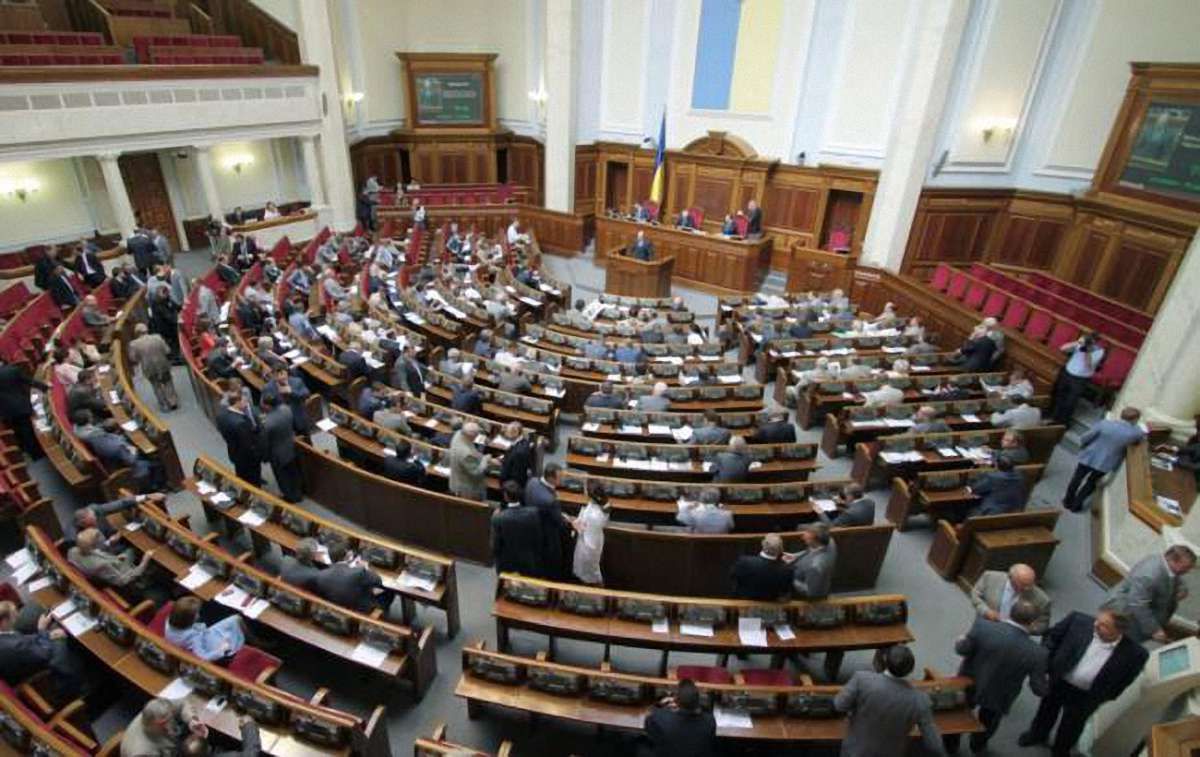 Верховна рада зобов'язала чиновників декларувати майно, яким вони користуються