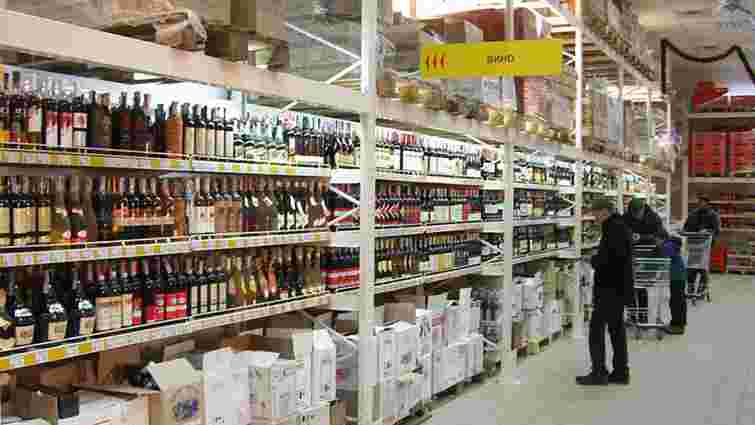 Уряд хоче підняти роздрібні ціни на алкоголь на 25-35% 