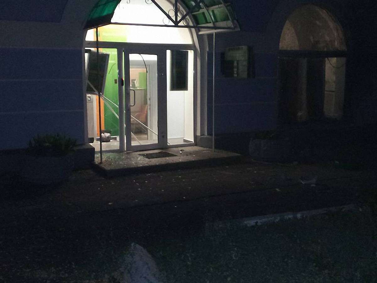 Вночі у Києві пролунали два вибухи біля відділень «Сбербанку Росії»