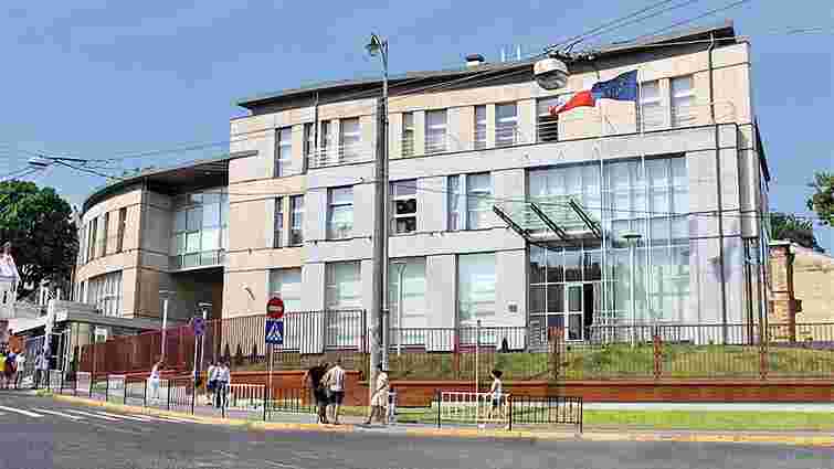 Польське консульство у Львові припинило прийом візових анкет на шенгенські візи