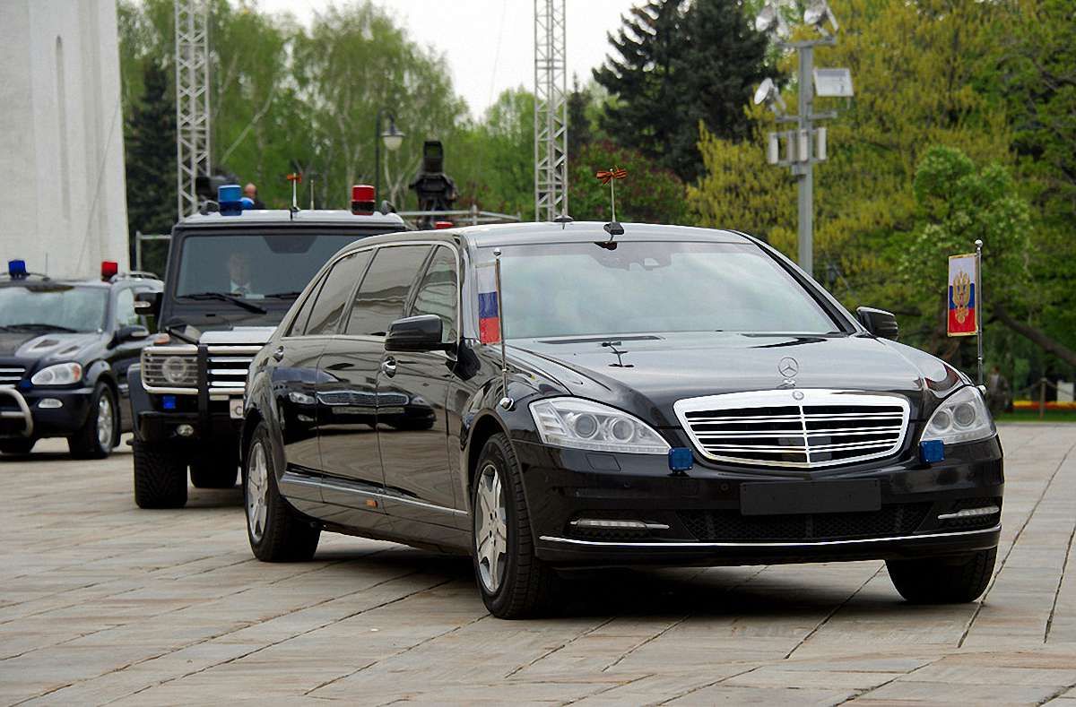 У Росії хочуть маркувати Mercedes, BMW і Siemens як посібників нацистів