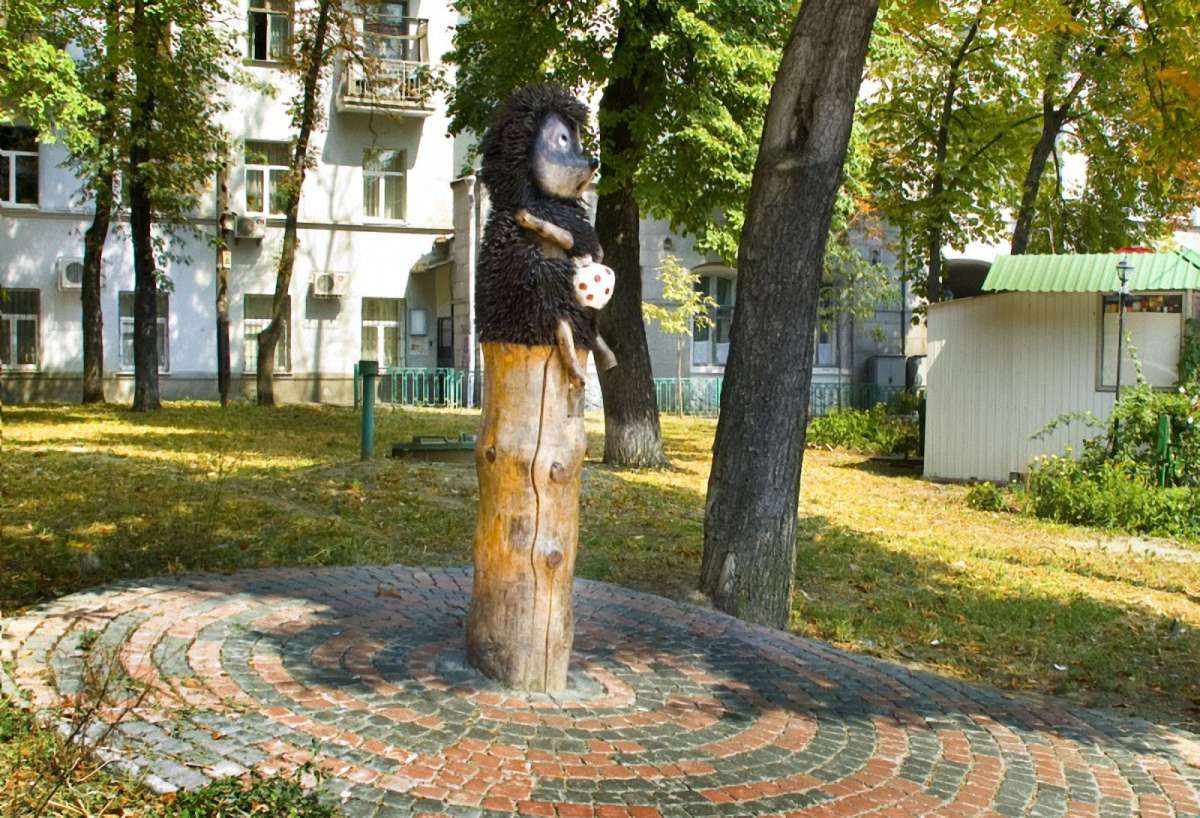 Київський пам’ятник «Їжачок у тумані» приберуть з вулиці через вандалів 