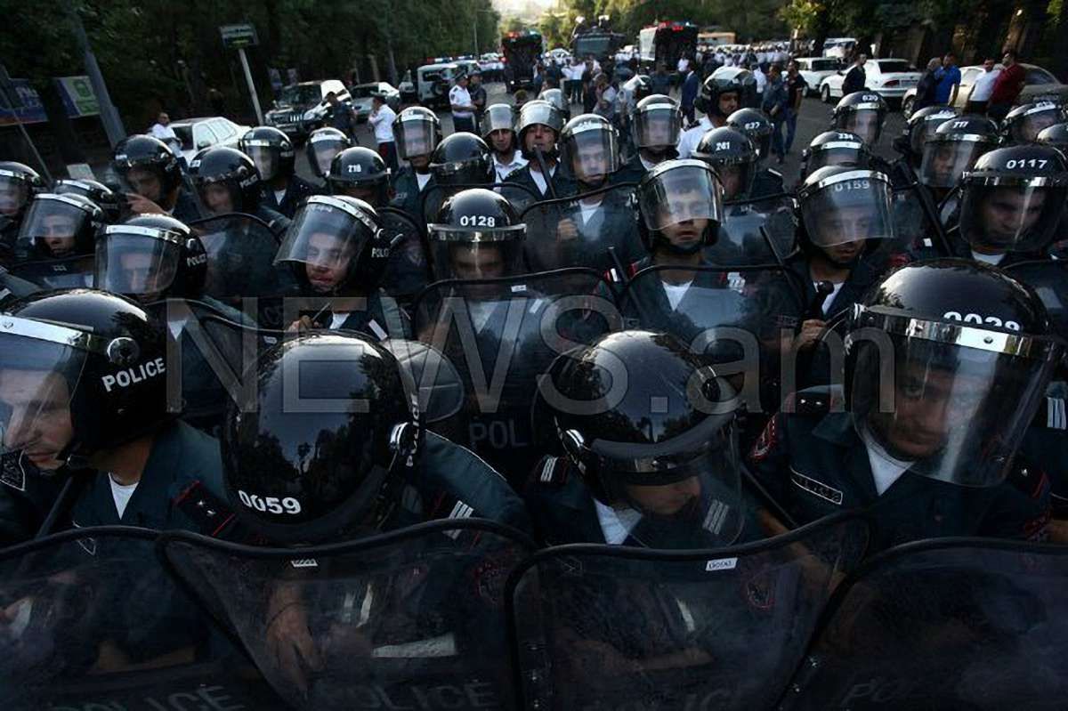 Поліція брутально розігнала акцію протесту в центрі Єревану