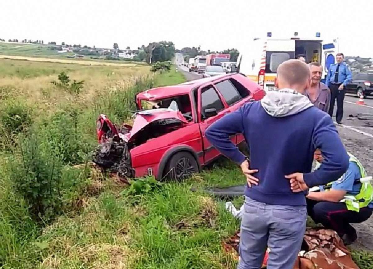 На Жовківщині водій легковика зіткнувся із вантажівкою: є потерпілі