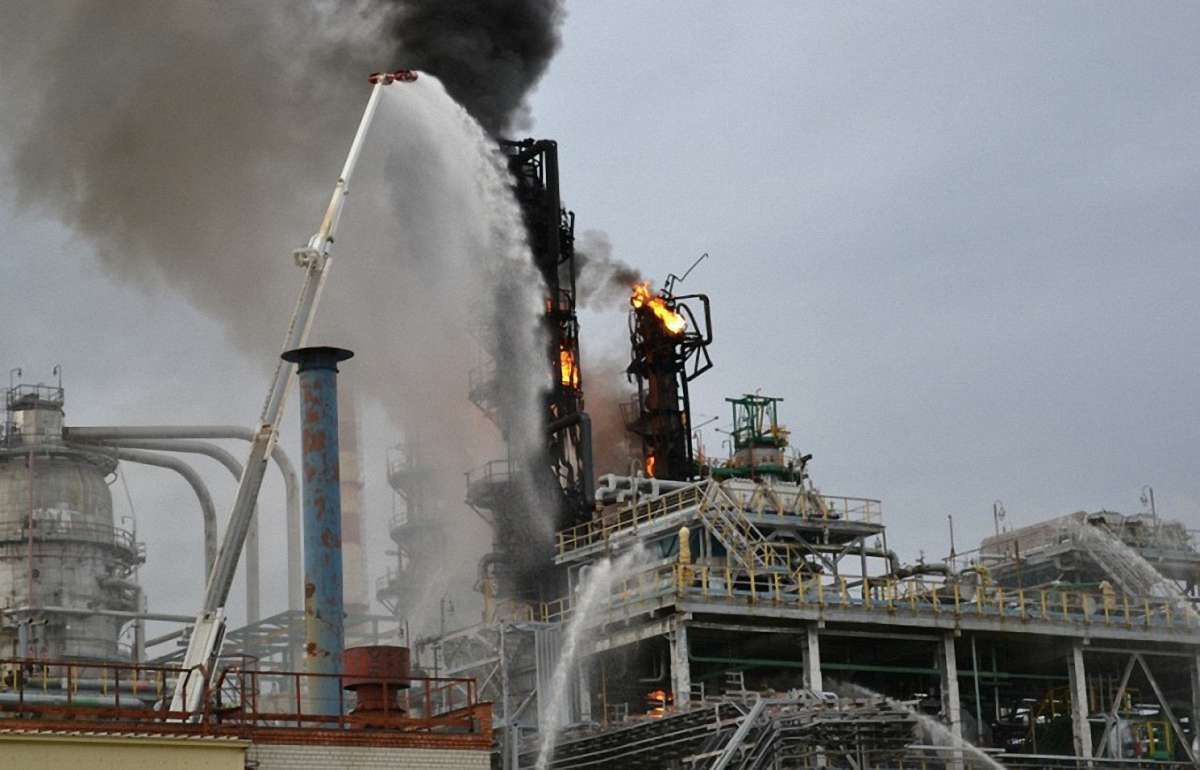 У Росії спалахнула пожежа на заводі «Роснефти»