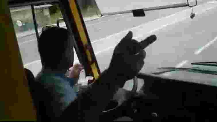 У Львові звільнили водія маршрутки, що показав пасажирці образливий жест