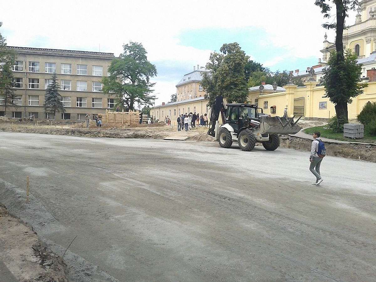  Реконструкцію площі Св. Юра за ₴28,4 млн проведе турецький «Онур» 