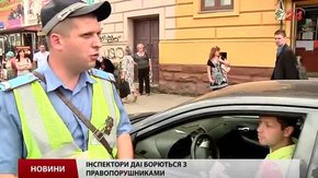 У Львові працівники ДАІ патрулюють вул. Городоцьку, щоб навчити водіїв паркуватись