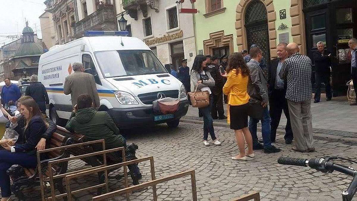 Анонім повідомив про замінування банку в центрі Львова