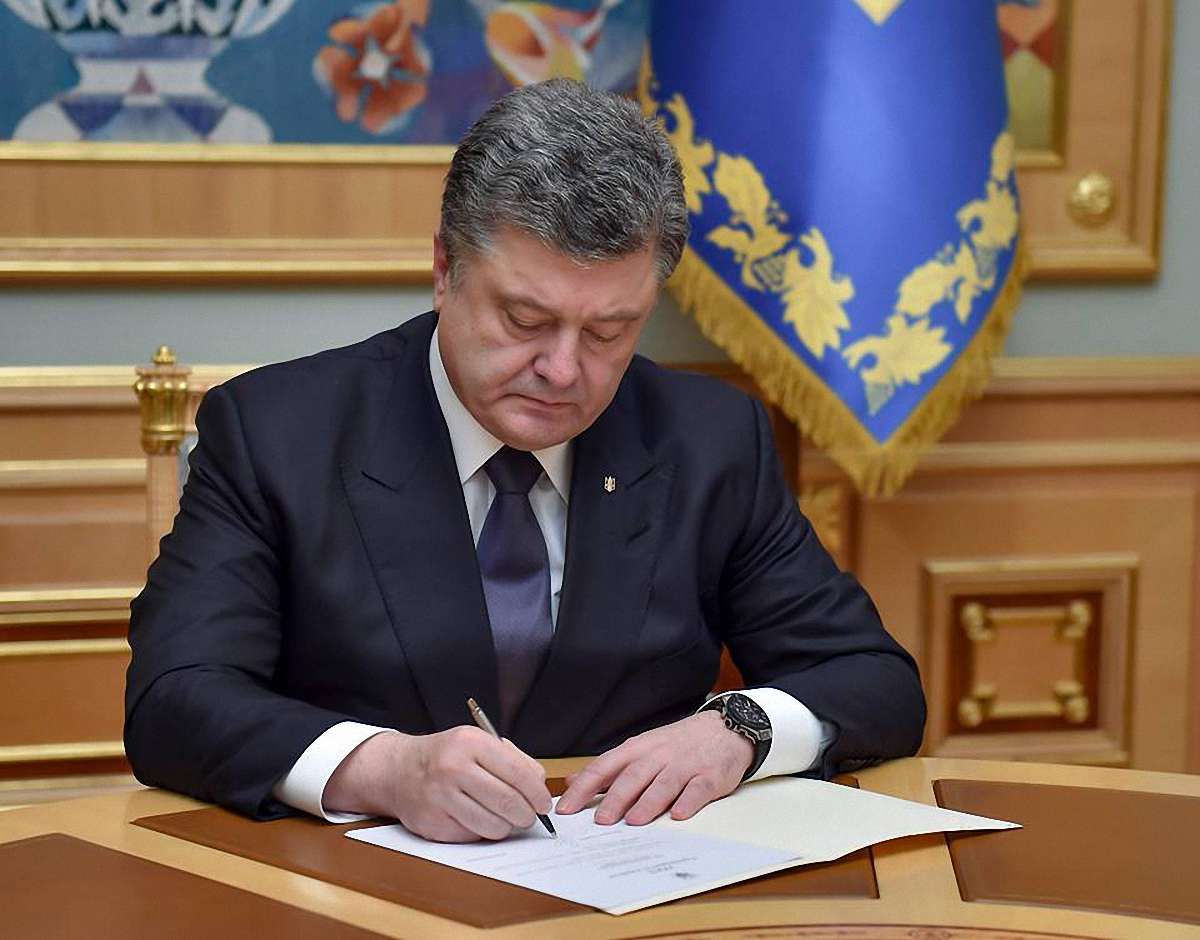 Порошенко дозволив іноземним військовим проводити операції з підтримки миру в Україні