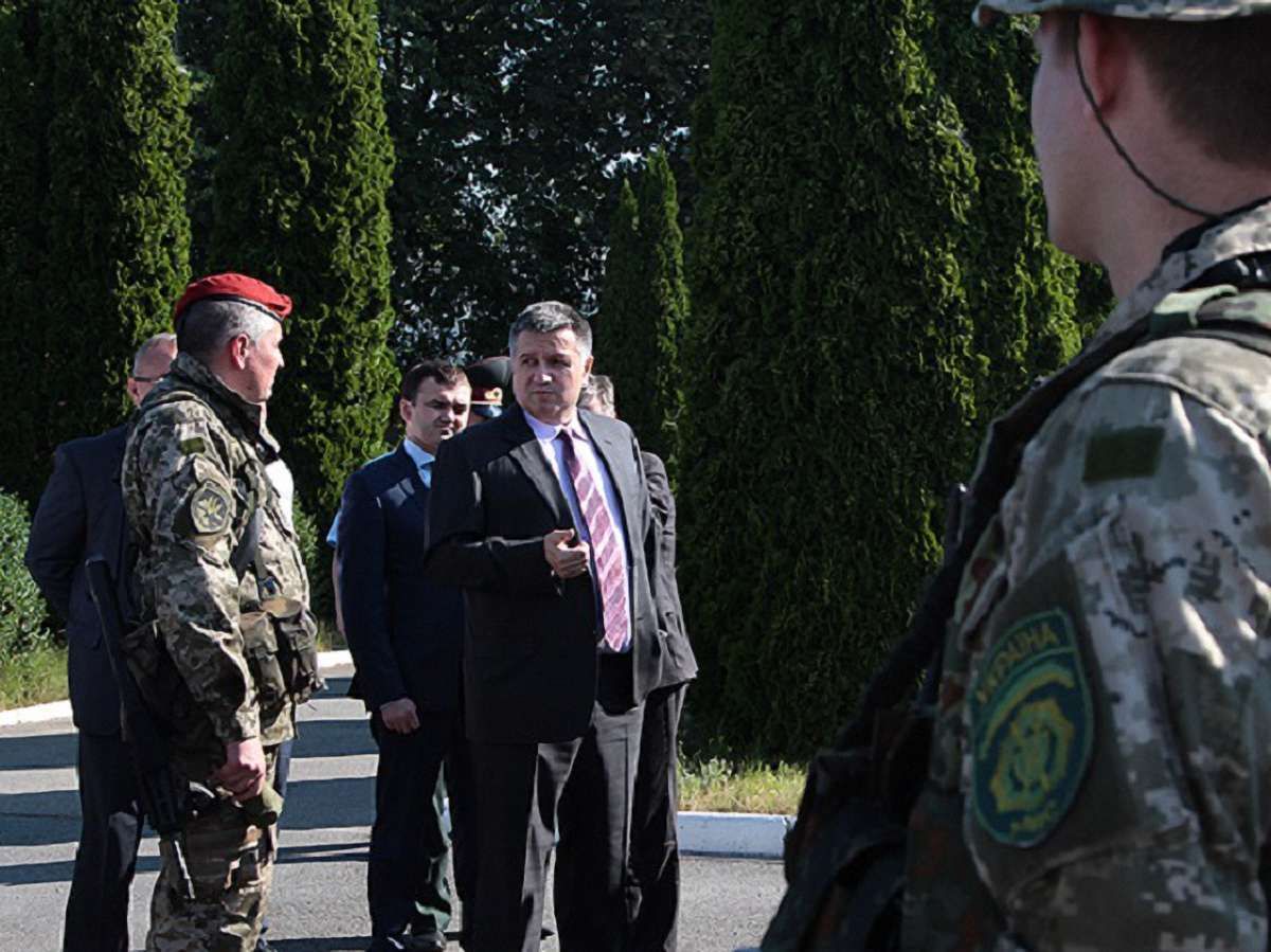 Аваков прибув із спецпідрозділом в Миколаїв для подолання корупції в міліції області