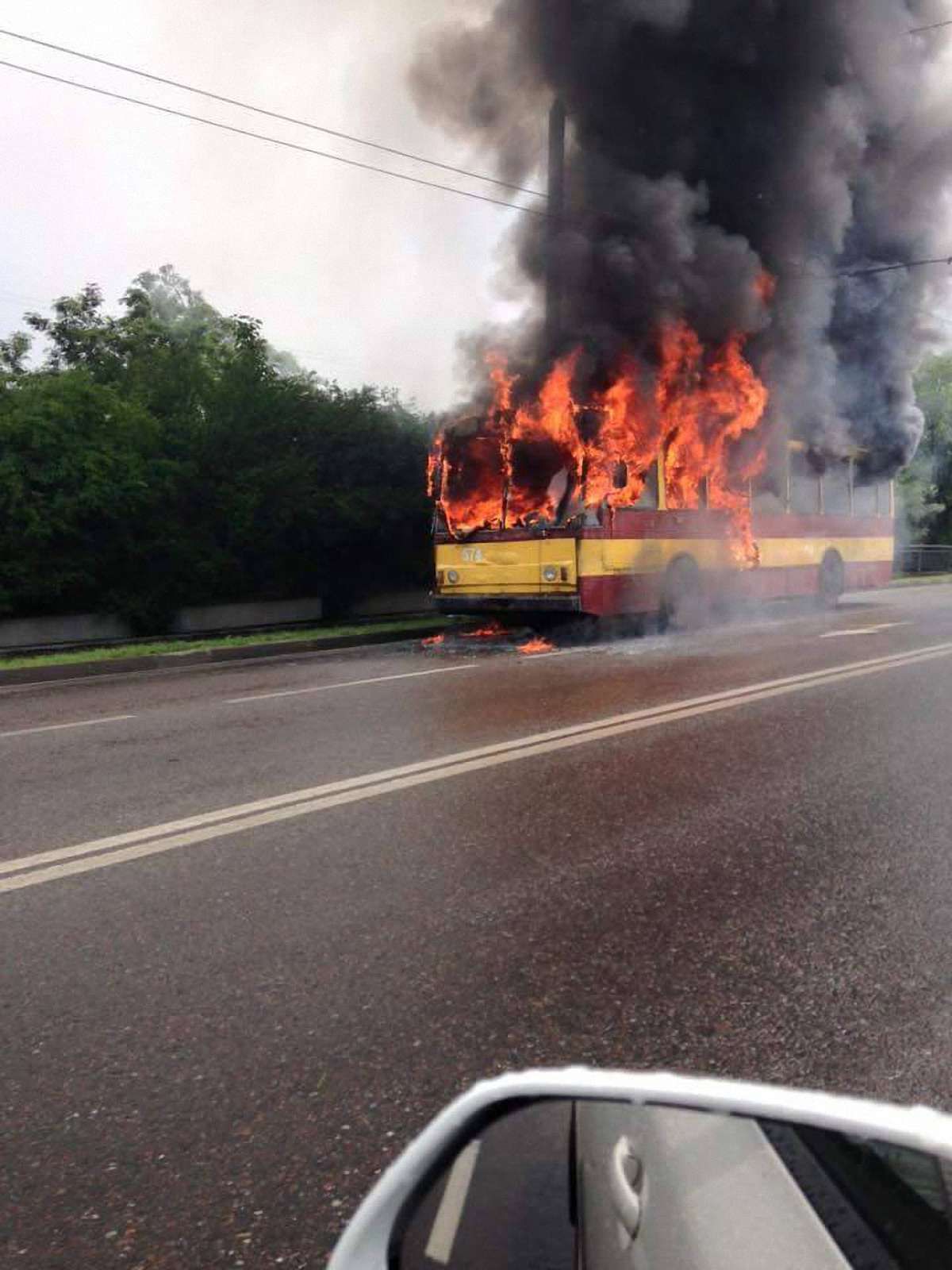 У Львові дотла згорів пасажирський тролейбус