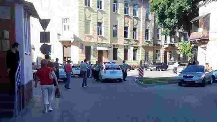 На тротуарі в центрі Львова знайшли тіло чоловіка