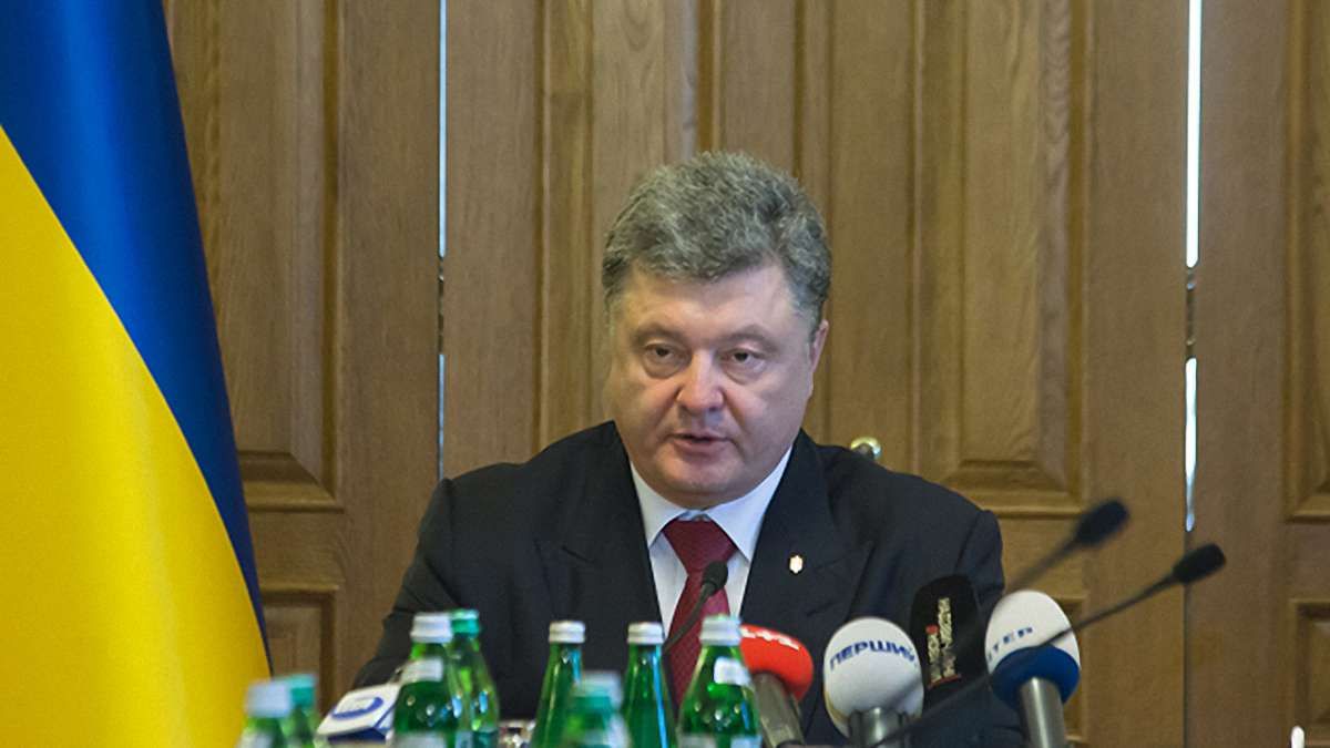 Порошенко вимагає від силовиків припинити «фестиваль контрабанди» на західному кордоні України