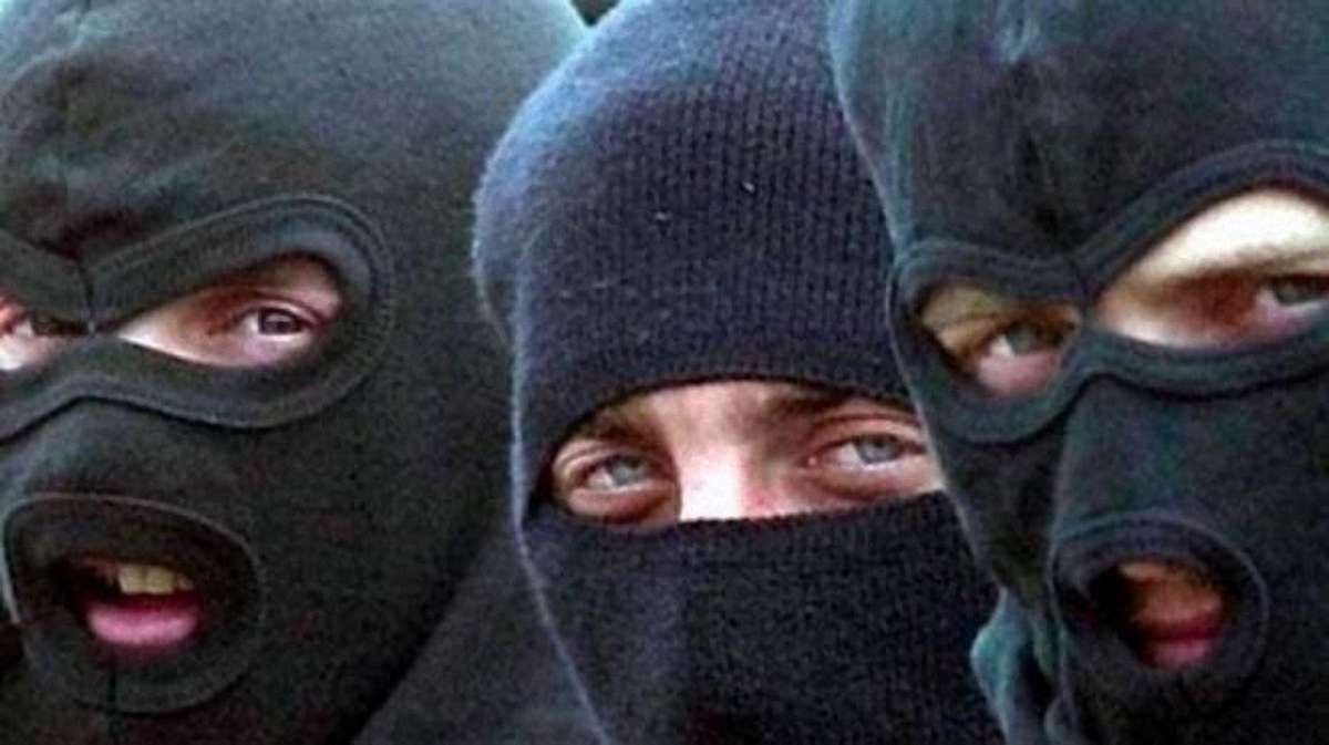 Порошенко має намір заборонити носіння балаклав у мирних місцях