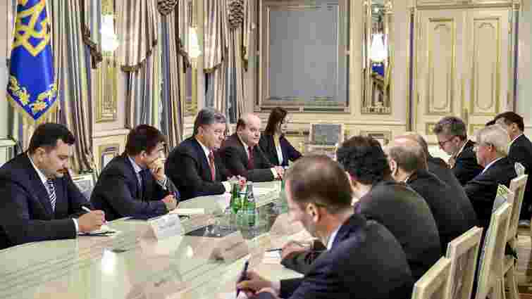 Порошенко закликав до нових санкцій проти Росії у разі чергового зриву мінських угод