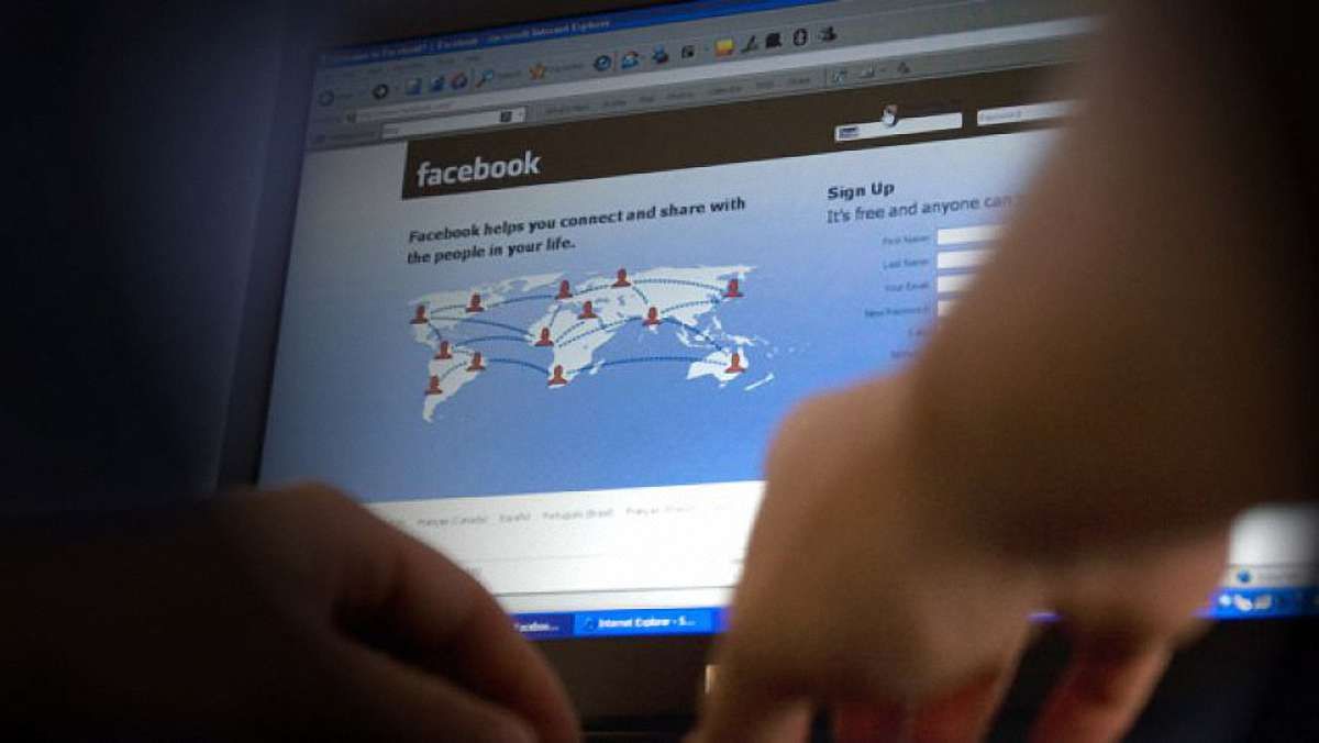 Чиновник Роскомнадзору видалив свій профіль у Facebook після блокування поста про «хохлів»