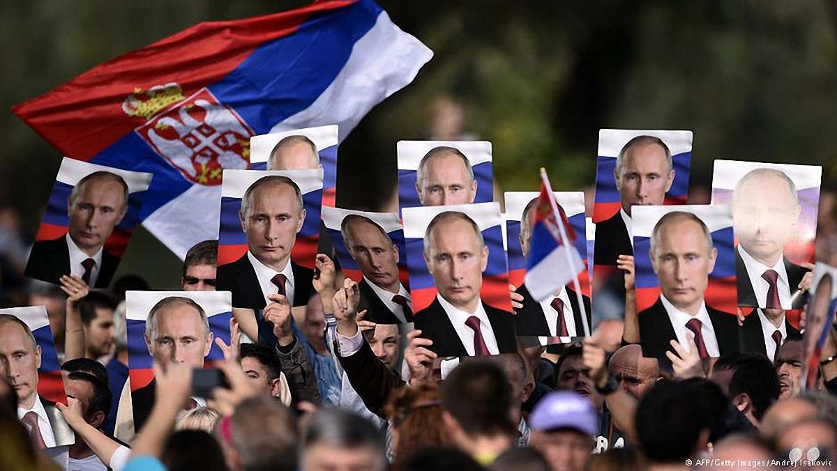 На шляху до ЄС серби підтримують союз з Росією