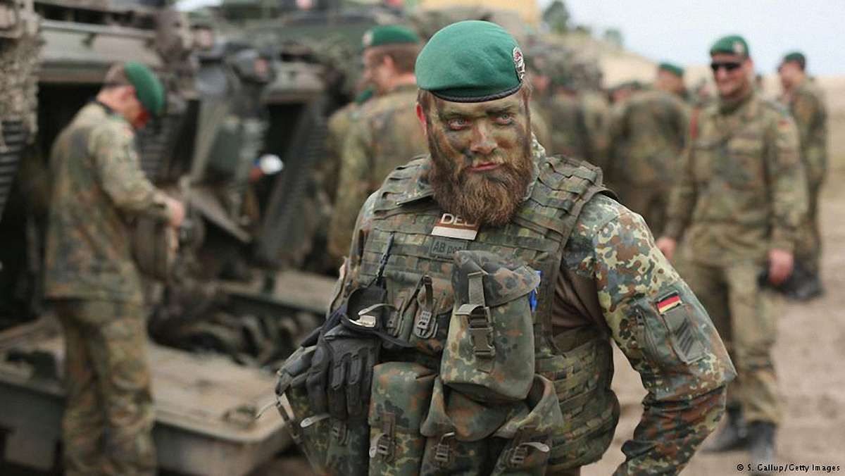 Німецькі військові їдуть до України