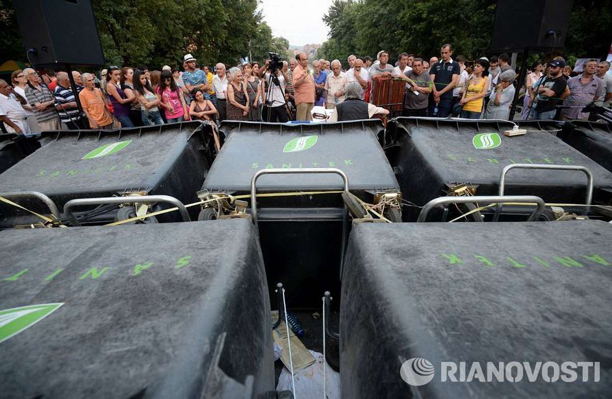 Вірменська поліція демонтувала барикади демонстрантів у центрі Єревану