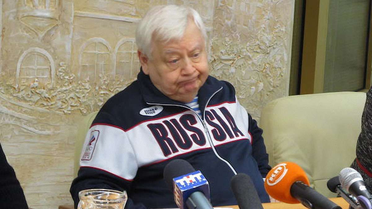 Олег Табаков назвав українців «темними та неграмотними»