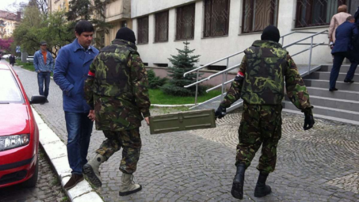 В ужгородському офісі «Правого сектору» вилучили зброю і боєприпаси, - ГПУ