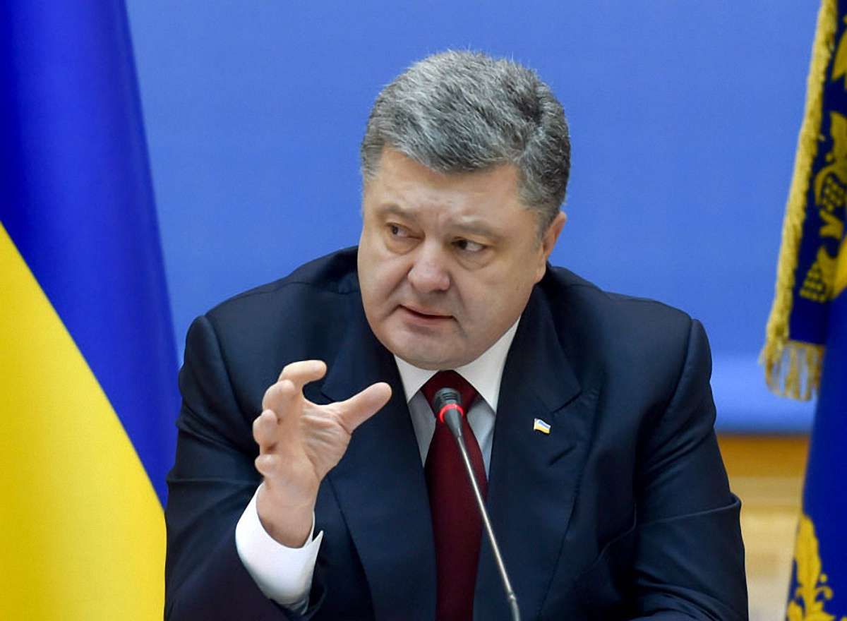 Порошенко заявив про зв’язок подій у Мукачевому і вибухів у Львові