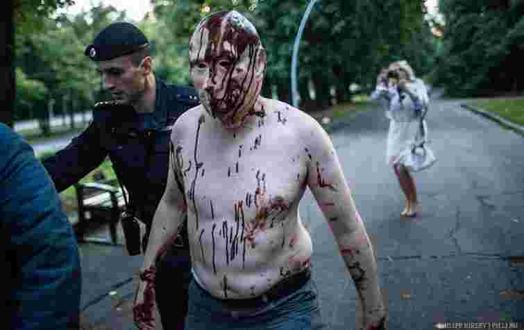 У Москві затримали учасника «Маршу ватників» у масці  «закривавленого» Путіна (фото)