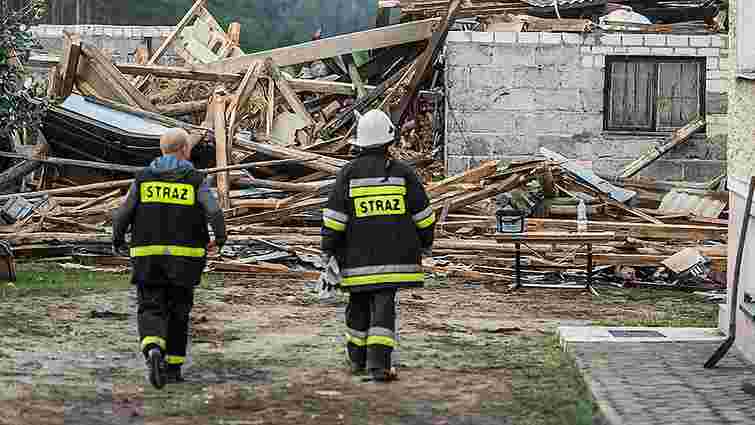 Над Польщею бушувала буря: одна особа загинула, 17 поранено