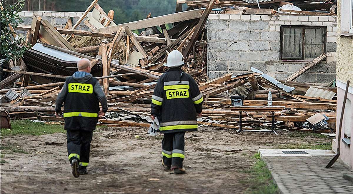 Над Польщею бушувала буря: одна особа загинула, 17 поранено