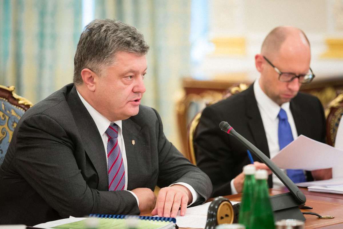 Порошенко порівняв авіаперельоти в Україні з космічним туризмом