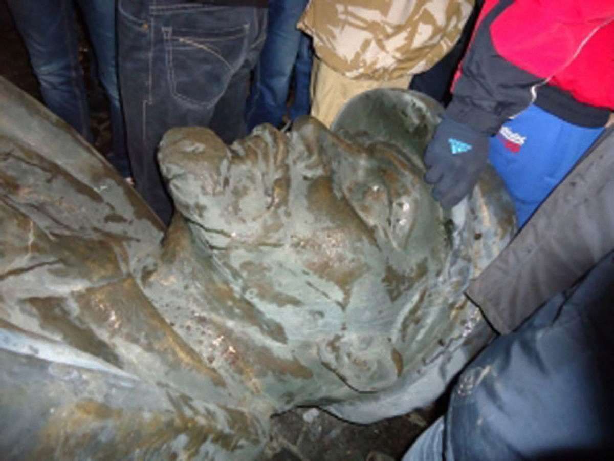 У Дзержинську знесли два радянські пам’ятники