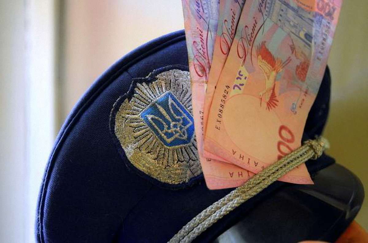 СБУ спіймала на хабарі двох керівників київської ДАІ
