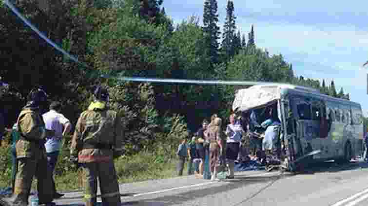 У Красноярському краю автобус зіткнувся з фурою, загинули 11 людей
