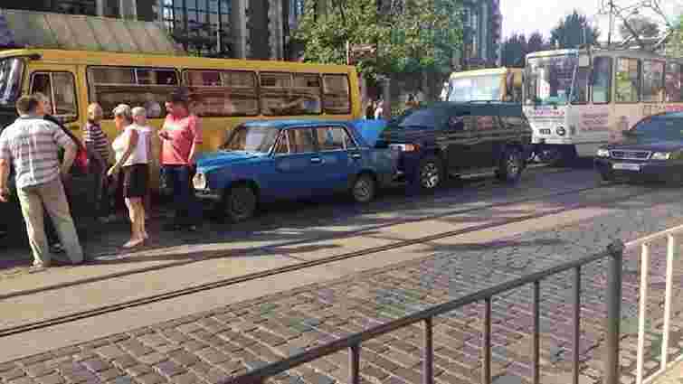 ДТП на Городоцькій заблокувала транспортний рух