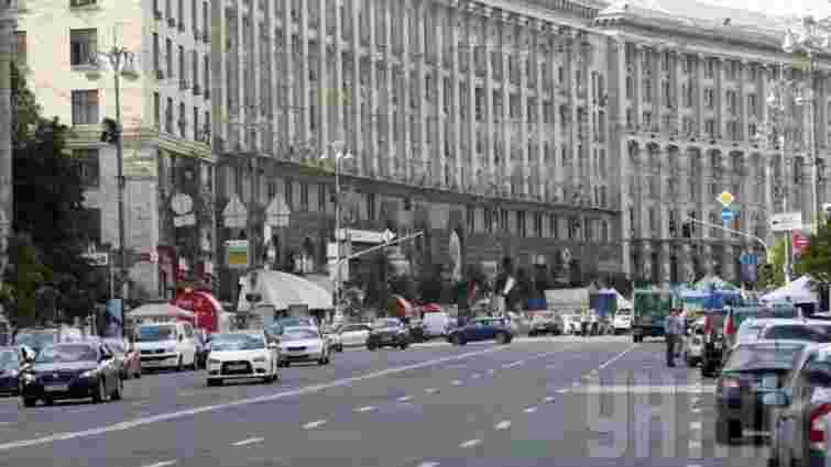 У Києві пікетувальники частково перекрили Хрещатик та винесли шини на проїжджу частину