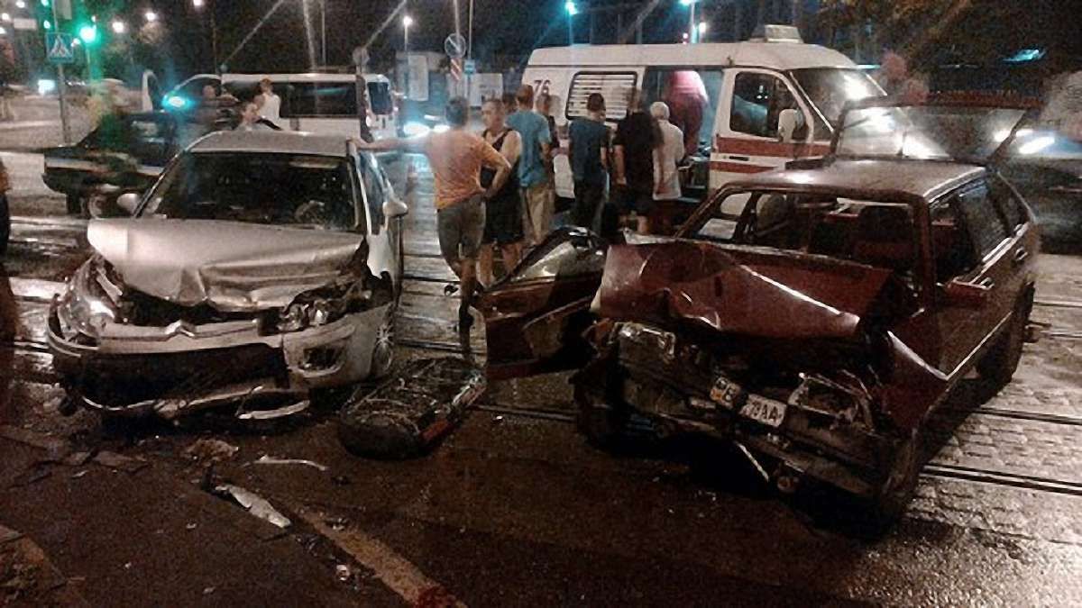 У нічній ДТП на вул. Липинського у Львові постраждало четверо людей
