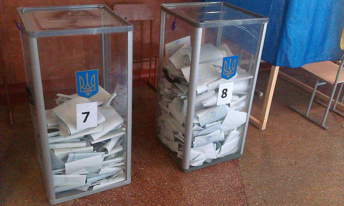 Спостерігачі КВУ зафіксували спробу організації виборчої «каруселі» у Чернігові