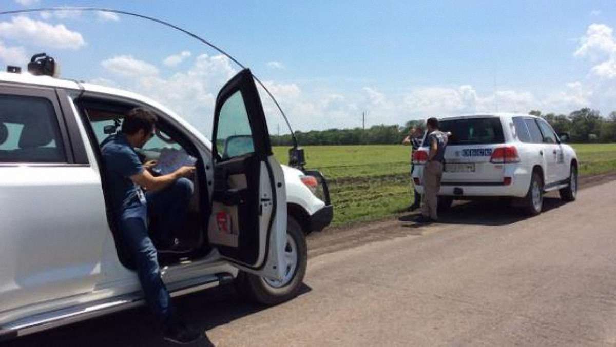 Спостерігачі ОБСЄ потрапили під обстріл з мінометів і АГС біля міста Щастя