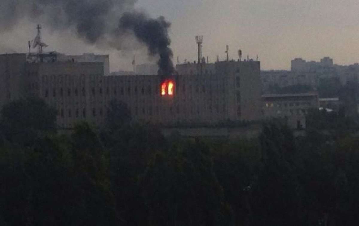 У Харкові спалахнула пожежа в НДІ радіотехнічних вимірювань