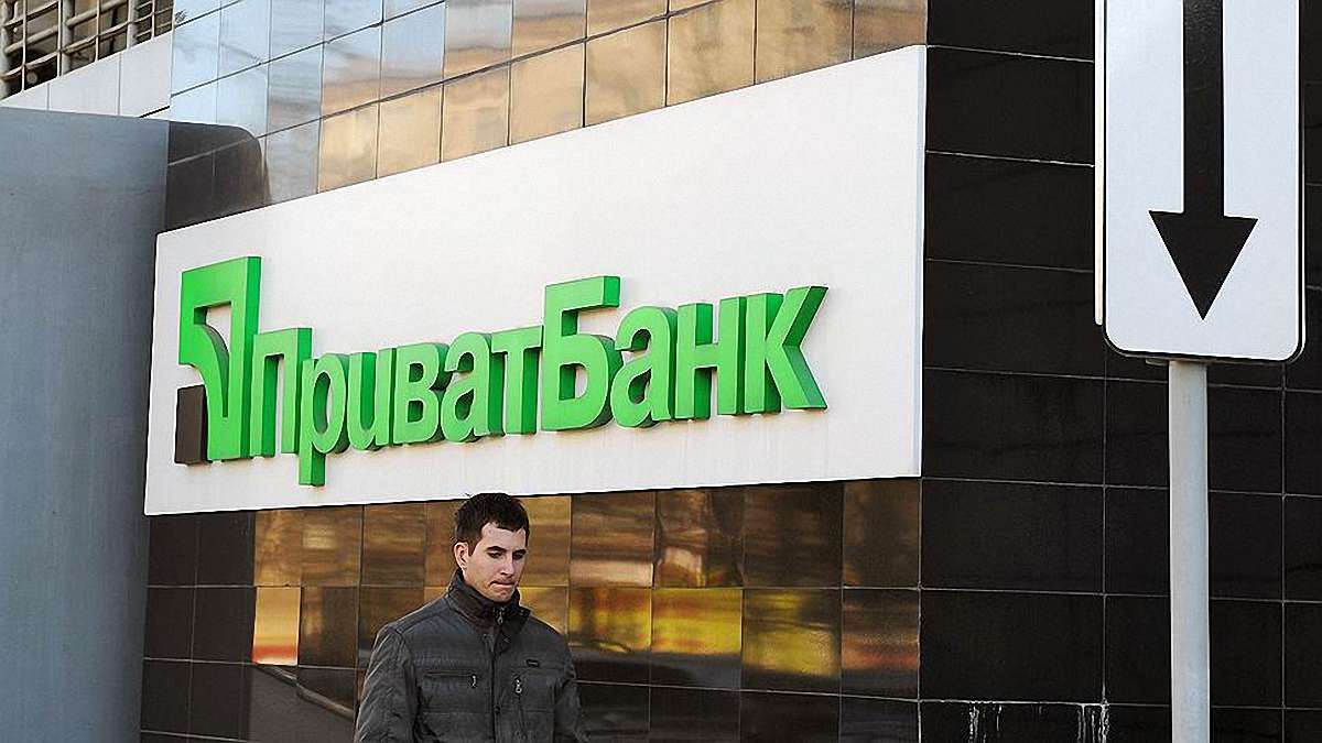 «ПриватБанк» обмежив платежі з картки на картку